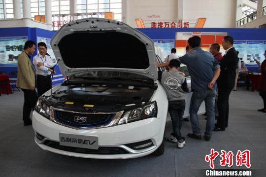 宁波新能源汽车集体亮相引关注 或成出行代步新选择